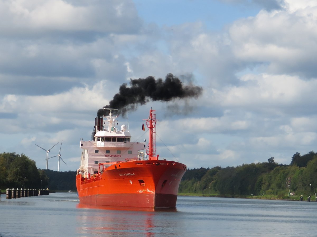 DUTCH EMERALD - Hh= Dordrecht (NL) - IMO= 9191668 - Bj.= 2000 - 6470 To.-
am 14.09.2019 in der Kanalweiche Gr.Königsförde /NOK