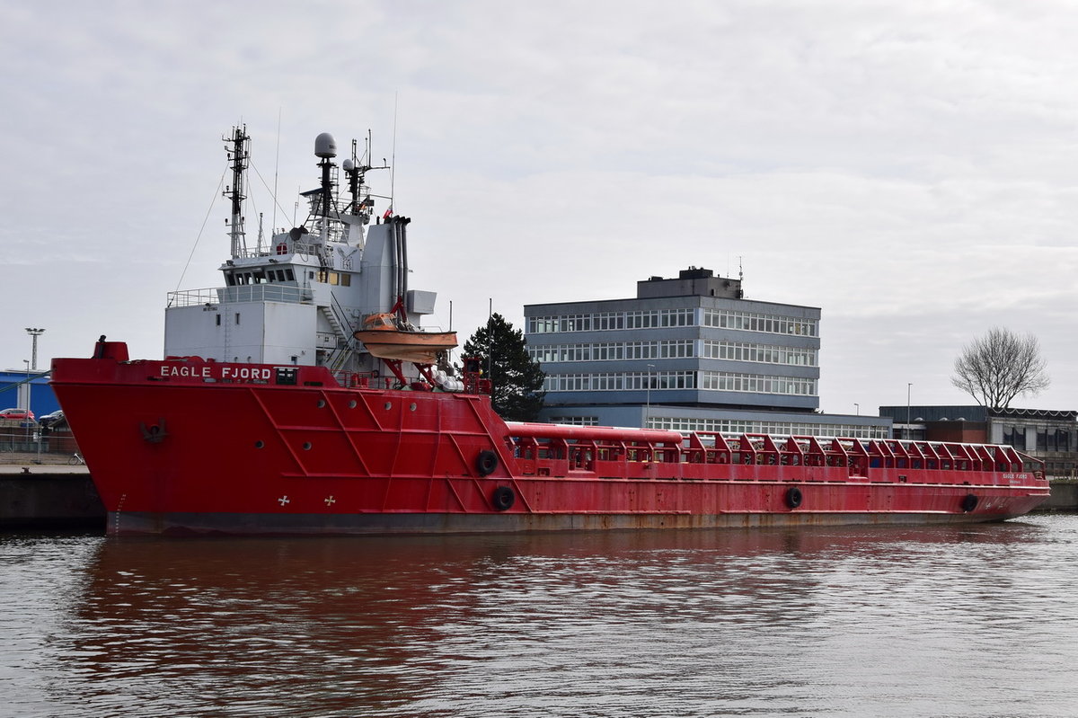 EAGLE FJORD ,Plattform-Versorgungsschiff ,   IMO 8211863 , Baujahr 1983 , 88 × 18m , 16.03.2017 Cuxhaven