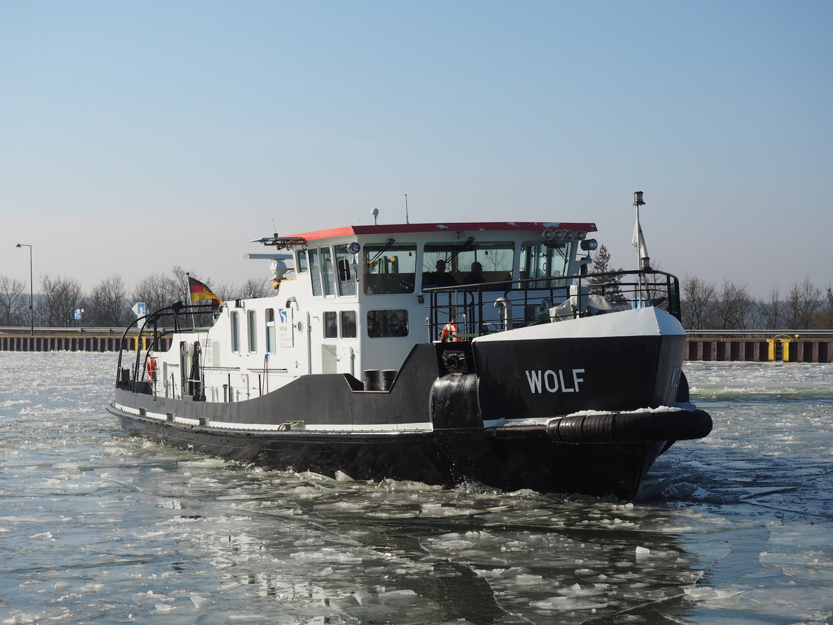 EB. WOLF vom WSA Lauenburg nach seiner Modernisierung im Einsatz auf dem ESK an der Schleuse Uelzen.Foto 5.3.2018 vom Eisbrecherarchiv Mineif.