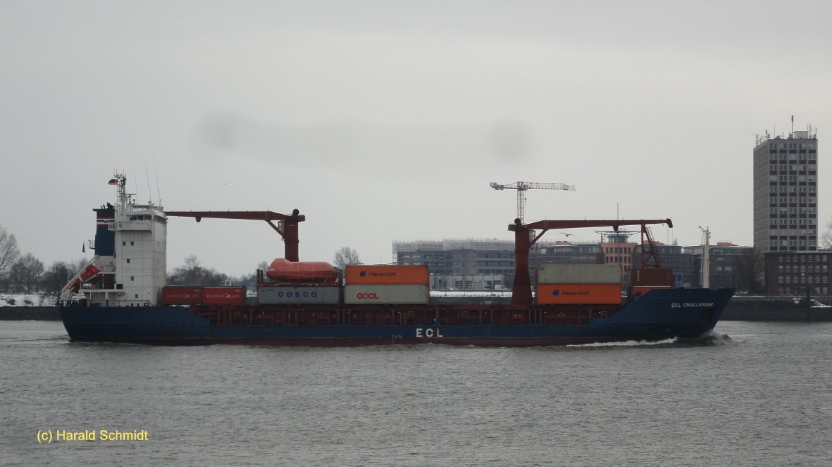 ECL CHALLENGER (IMO 9114787) am13.3.2013, Hamburg, Elbe Hhe Finkenwerder /
Ex Stephan J (02.2006-09.2006), Mekong Pioneer (11.2000-02.2006), Stephan J (1995-11.2000) /
Frachtschiff / BRZ 3.833 / La 100,6 m, B 16,5 m, Tg 5,9 m / 390 TEU, 6.634 m Schttgut / 2 Krne  50 t / 1 Mak-Diesel, 3.300 kW (4.486 PS), 15 kn / 1995 bei ENVC, Viana do Castelo, Portugal / Eigner: ECL, Bergen, NL / Flagge: Barbados, Heimathafen: Bridgetown  /
