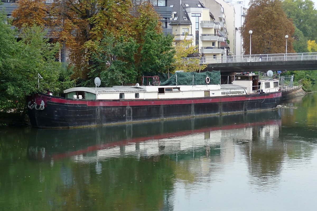 Ein alter Kahn  Antoine  liegt in Straßburg, 1.10.12