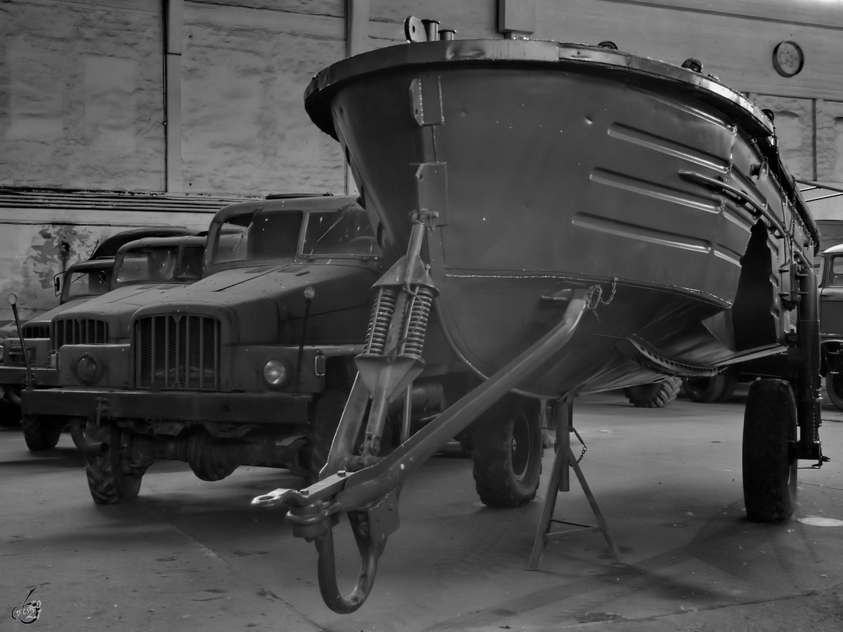 Ein BMK-130M-Bugsierboot aus DDR-Produktion ist im Technik Museum Pütnitz ausgestellt. (August 2006)