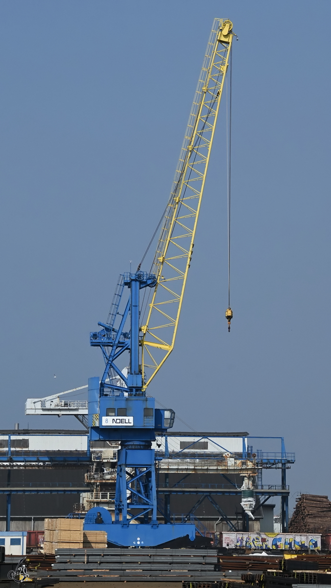 Ein Hafenkran im Holzhafen von Wismar. (März 2022)