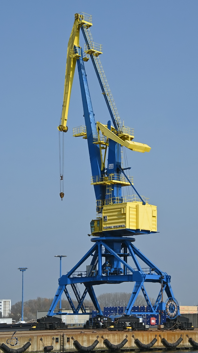 Ein Hafenkran im Holzhafen von Wismar. (März 2022)