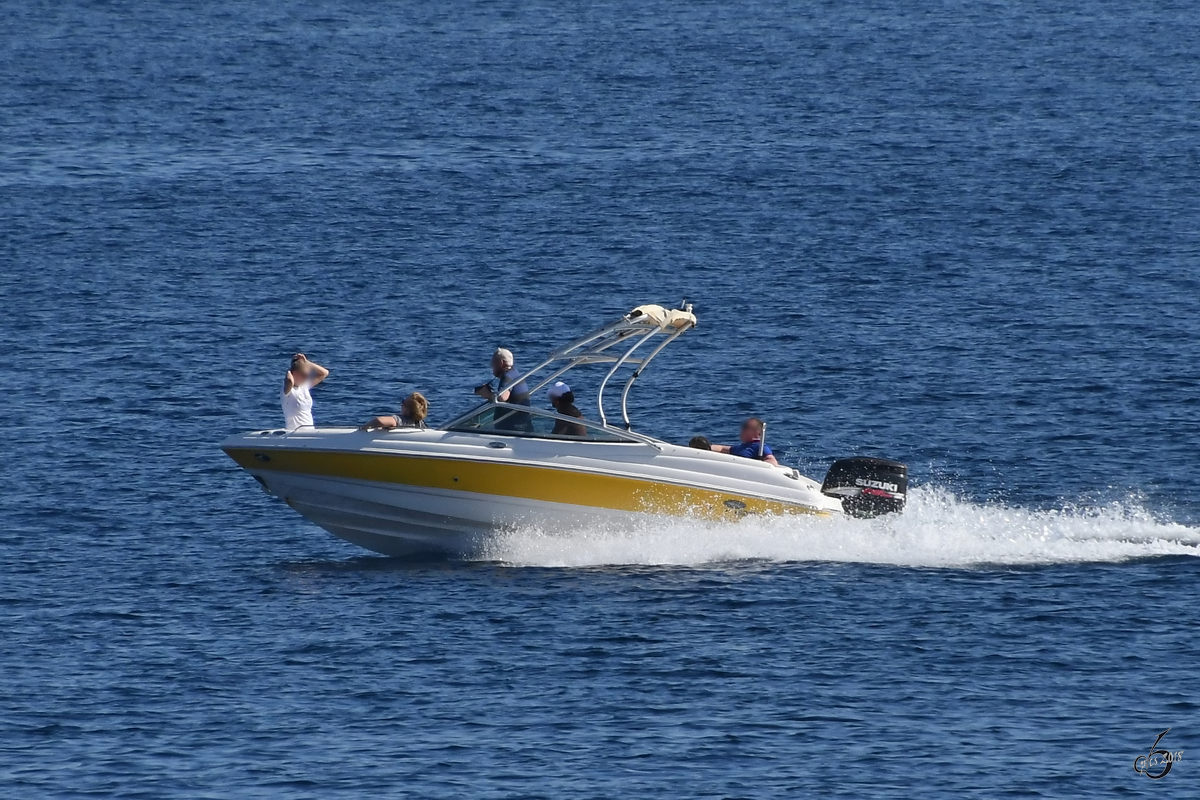 Ein Motorboot auf dem Roten Meer. (Scharm El-Scheich, Dezember 2018)