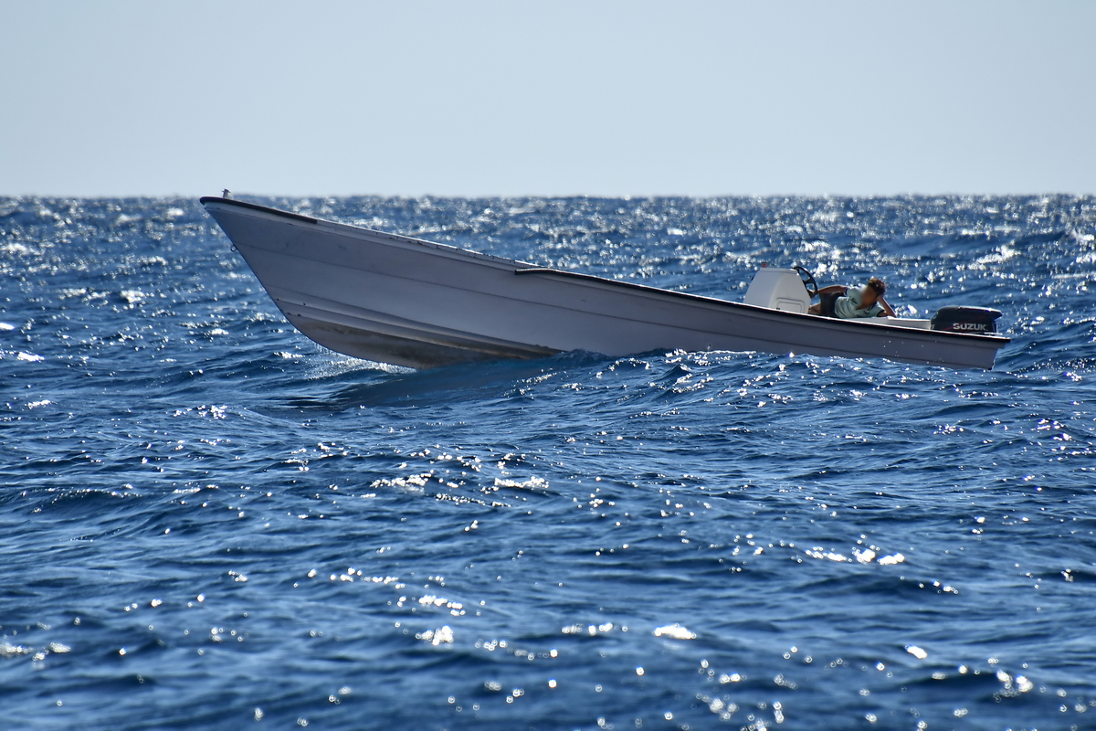 Ein Motorboot auf dem Roten Meer. (Dahab, Dezember 2018)