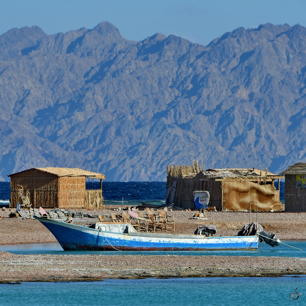 Ein Motorboot im Nationalpark Blue Lagoon. (Dahab, Dezember 2018)