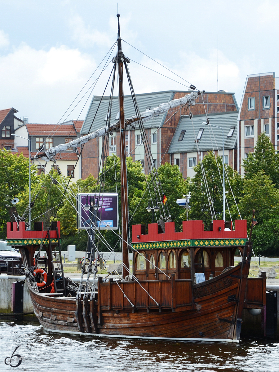 Ein Nachbau der alten Hansekogge Arka  (Rostock, August 2013)