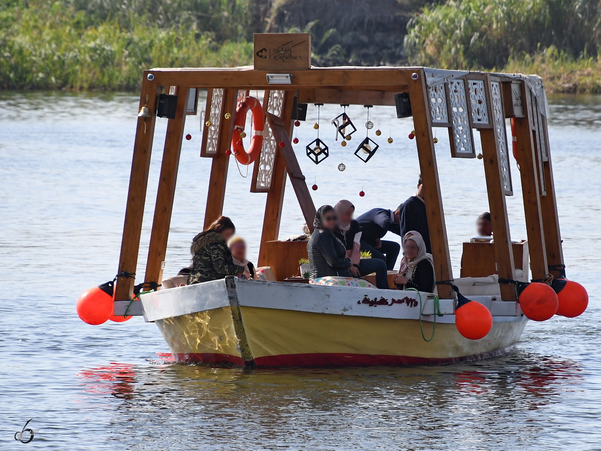 Ein  Partyboot  im Dezember 2018 auf dem Nil in Kairo.