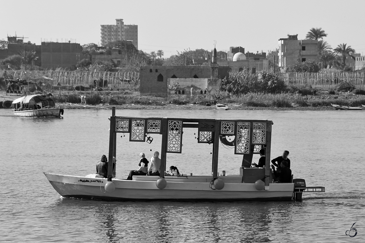 Ein  Partyboot  im Dezember 2018 auf dem Nil in Kairo.