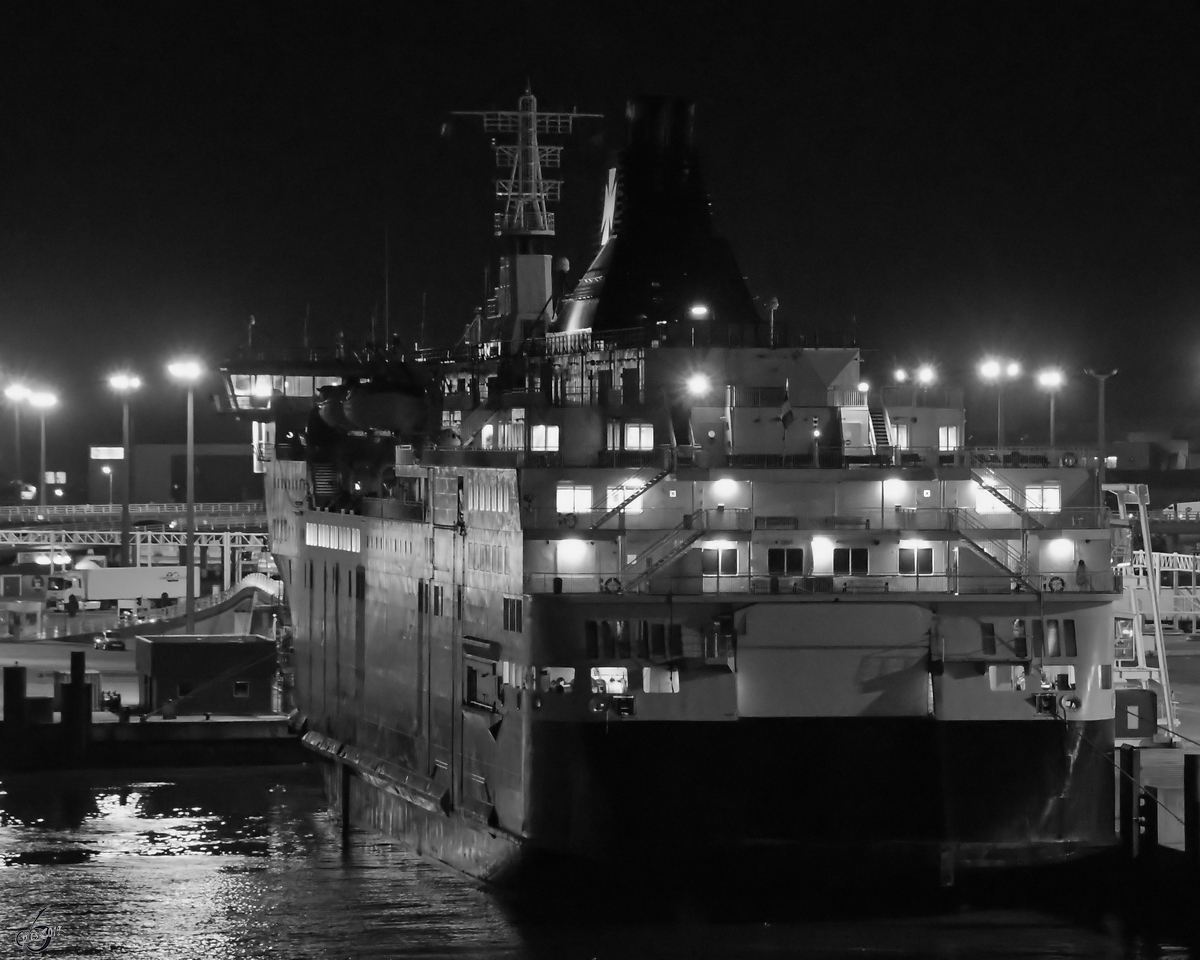 Eine Fahrzeugfähre der DFDS Seaways France ist gerade in Calais eingetroffen. (Juli 2019)
