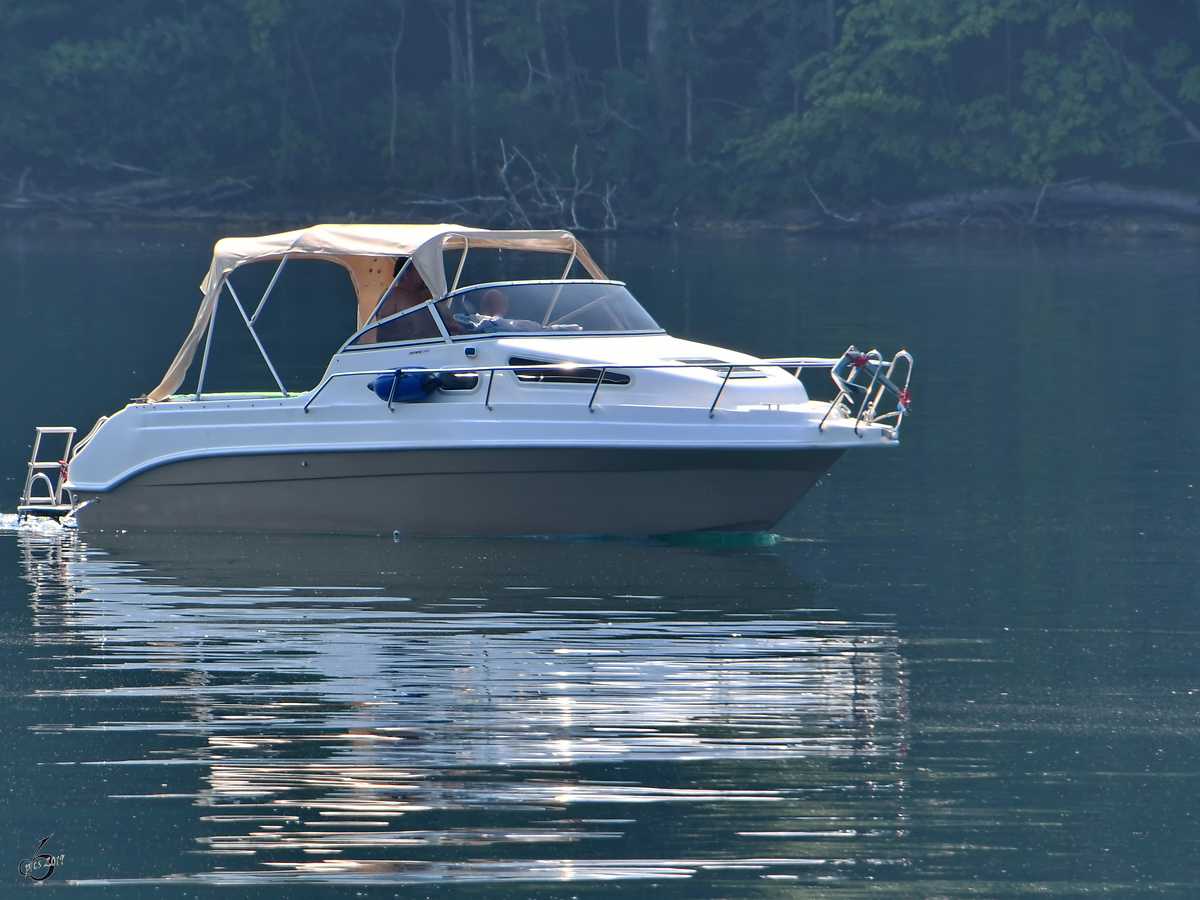 Eine Motoryacht Ende August 2019 auf dem Millstätter See.