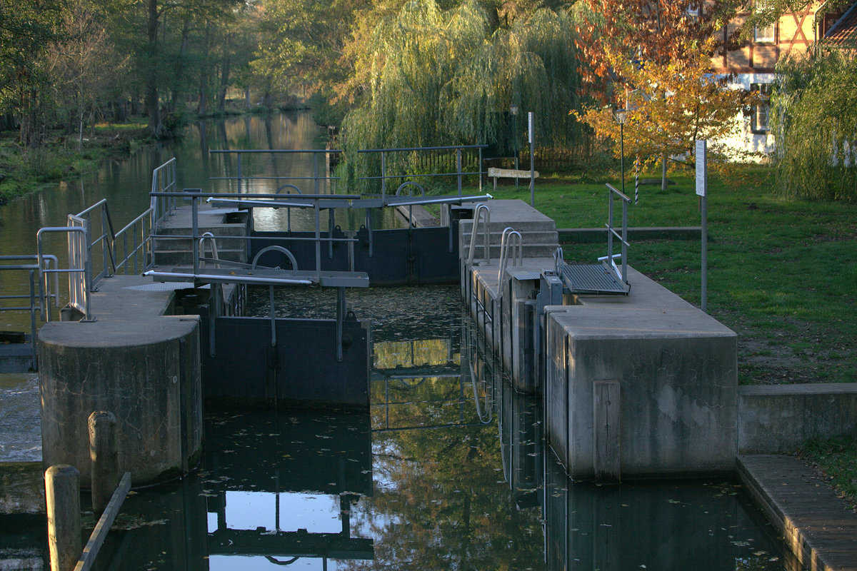 Eine typische Selbsbedienungsschleuse an der Spree, im November fast verwaist, nur wenige Kajakfahrer waren noch unterwegs. 07.11.2020, 16:24 Uhr.