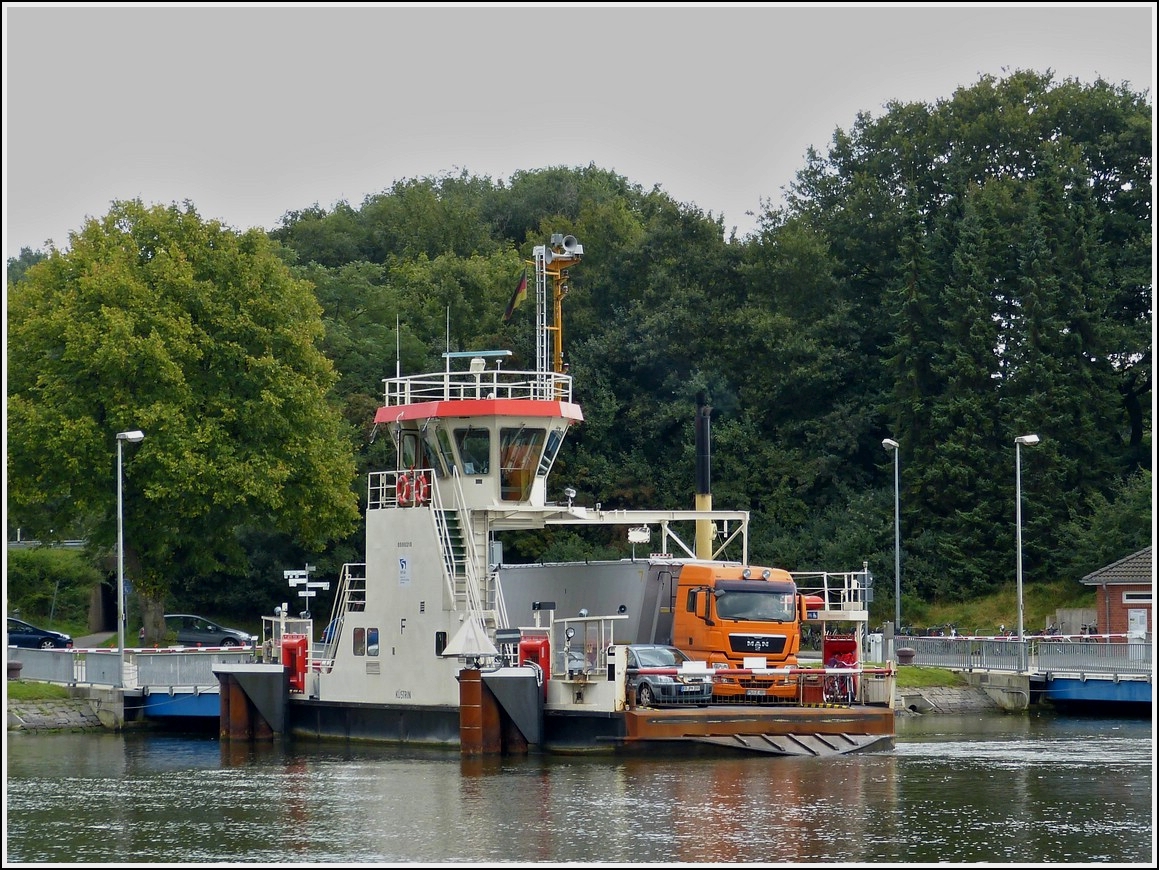 Eine der vielen Fhren,welche beide Uferseiten auf dem Nord-Ostsee-kanal miteinander verbinden. Hier die Fhre  Kstrin , Bj 1963, Traglast 45 t, am Schacht Audorf bei Kkm.65, wo 2 Fhren im Einsatz sind.  18.09.2013