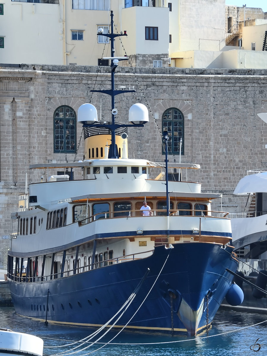 Eine der vielen Yachten im Hafen von Valletta. (Oktober 2017)