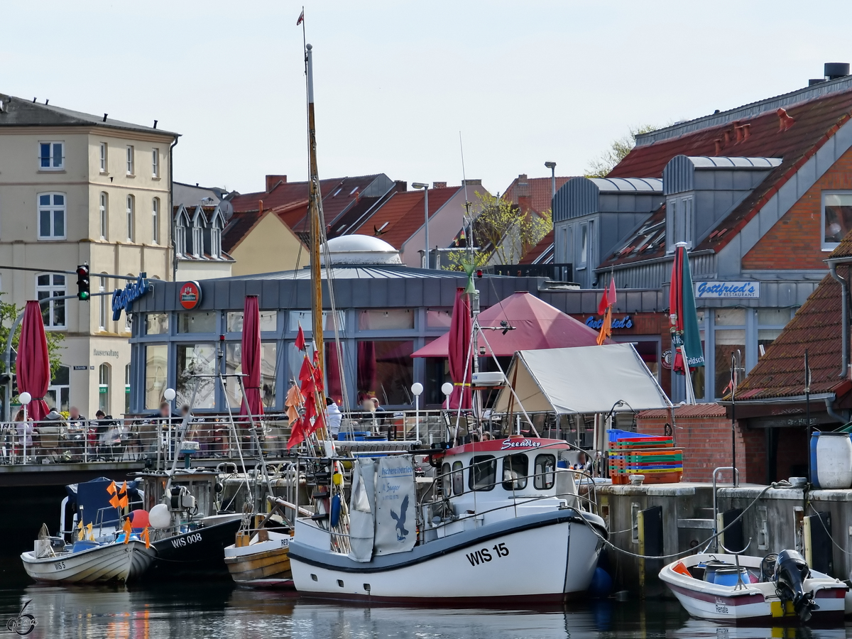 Einige Fischereiboote, z.B. WIS 15  SEEADLER  sind hier in Wismar zu sehen. (Mai 2023)