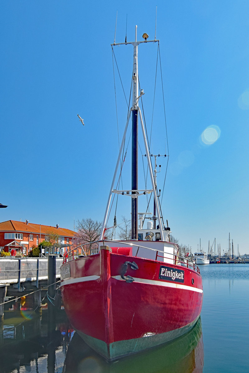 EINIGKEIT am 20.04.2021 in Heiligenhafen (Ostsee). Das Fahrzeug wird u.a. für Hochsee-Angelfahrten eingesetzt.