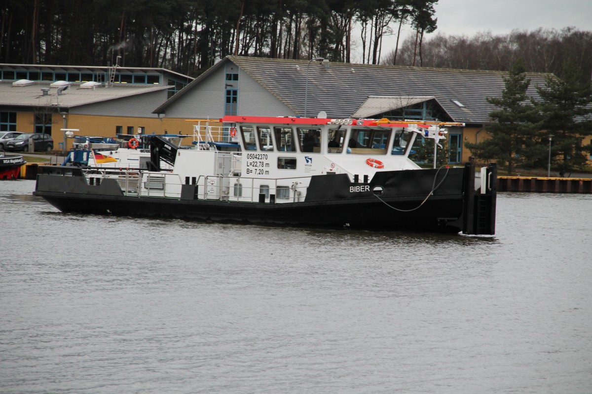 Eisbrechendes Mehrzweckschiff BIBER  vom WSA Magdeburg am Abz.Niegrip.Foto 12.2014