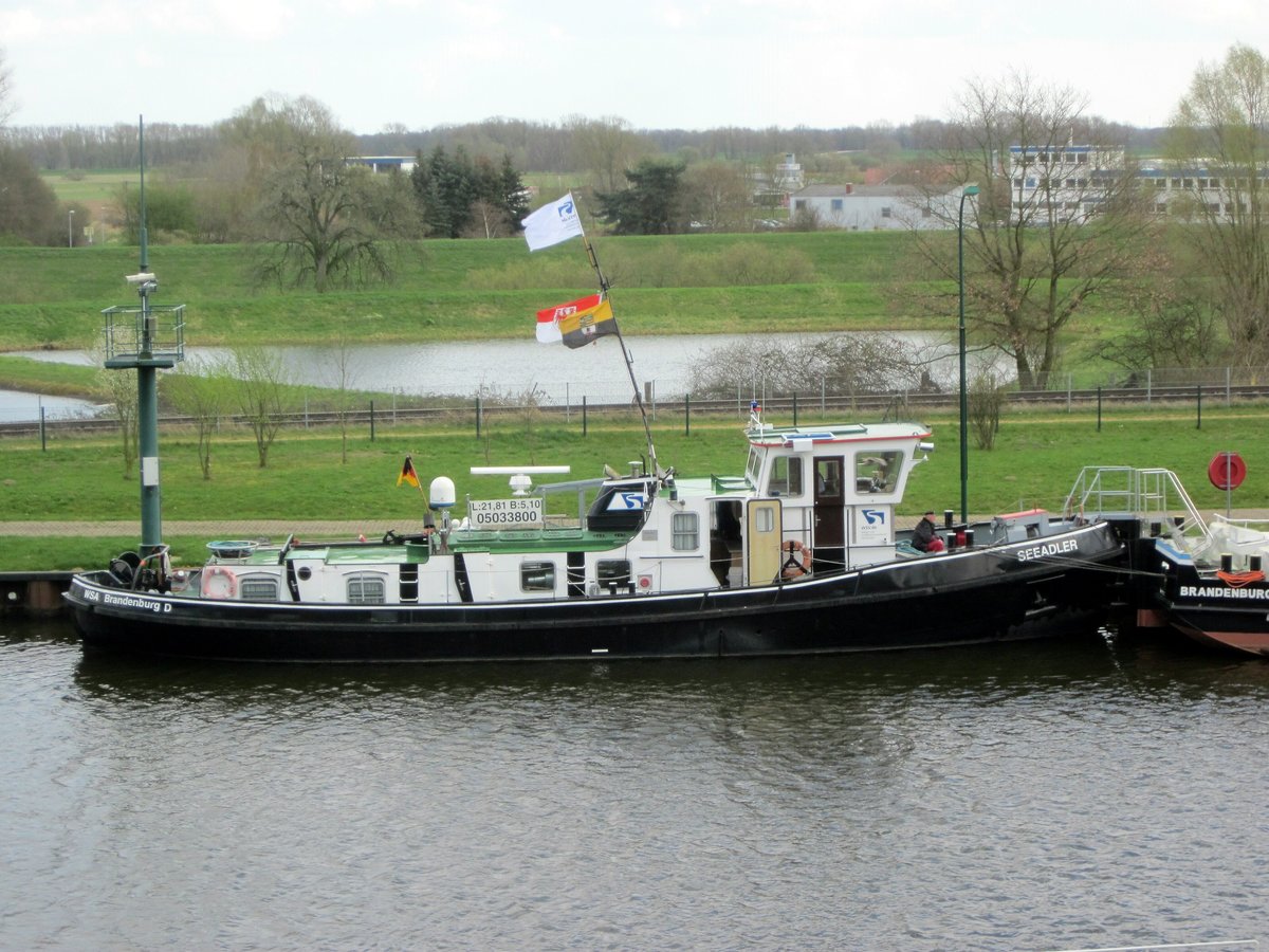 Eisbrecher Seeadler (05033800 , 21,81 x 5,10m) am 07.04.2016 im Elbe-Lübeck-Kanal vor der Schleuse Lauenburg/Elbe liegend. 