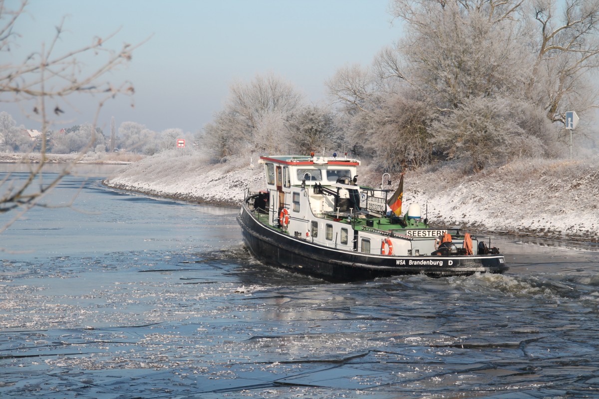 Eisbrecher SEESTERN vom WSA Brandenburg verläst die Schleuse Pary ablaufend zur Elbe.Foto Jan.2016