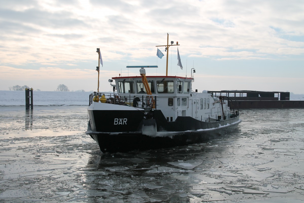 Eisbrecher BÄR  vom WSA Magdeburg im Hafen von Tangermünde.Foto Febr.2013