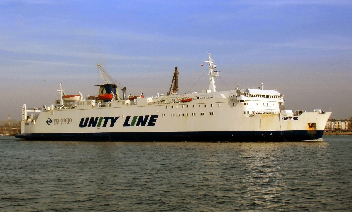 Eisenbahnfährschiff  Kopernik  (ex. Rostock auf der Königslinie) der UNITY LINE am 19.03.15 in Swinemünde.