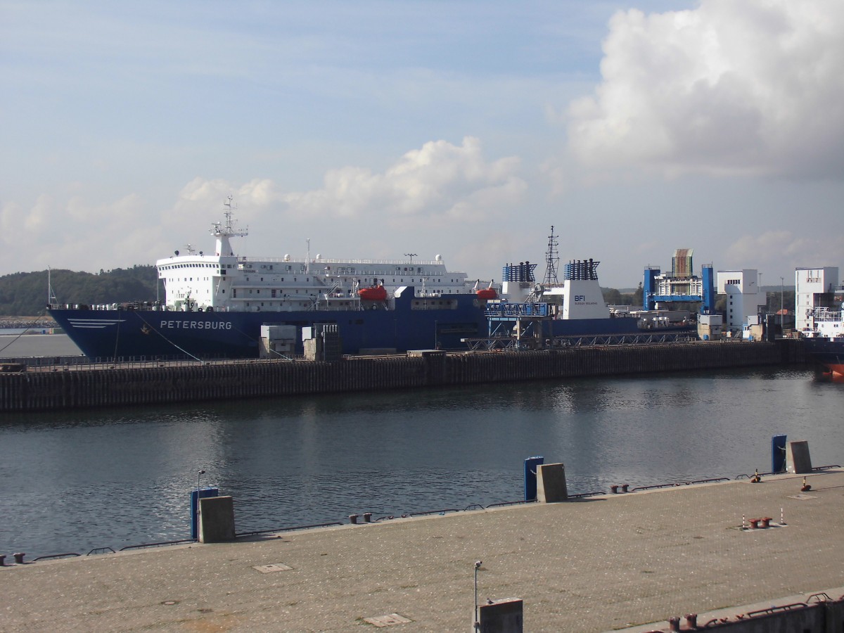 Eisenbahnfhrschiff  Petersburg , ex Mukran, IDS 1985, LA 190,90m, am 14.09.13 im Fhrhafen Sassnitz.