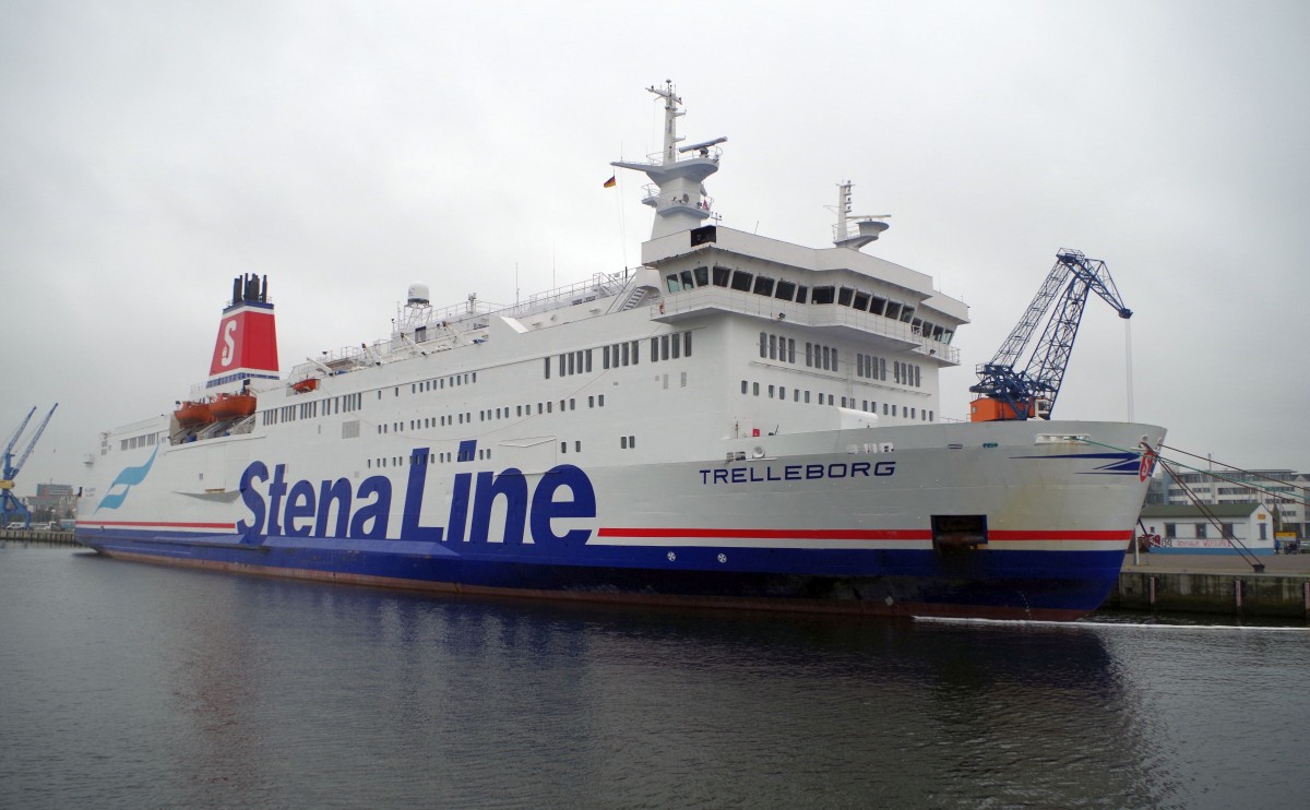 Eisenbahnfährschiff  Trelleborg  am 18.10.14 im Stadthafen Rostock. Das größte jemals dort liegende Schiff (170m Länge).