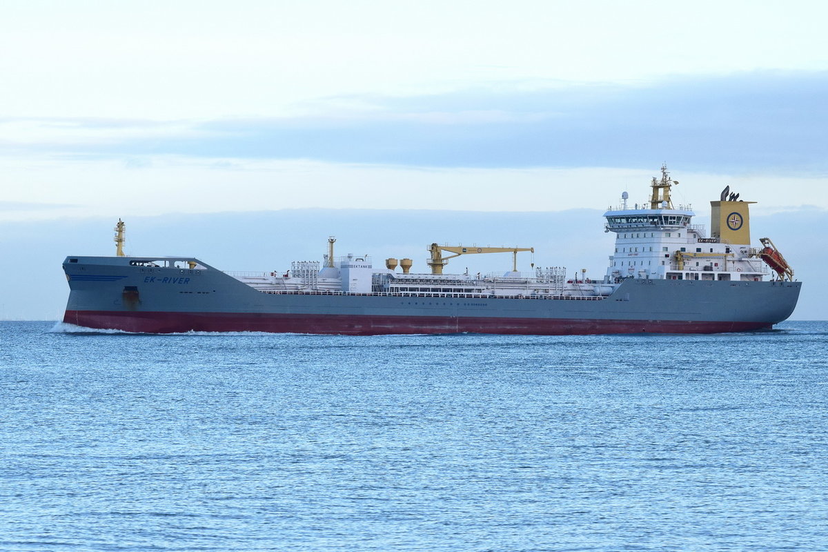 EK-RIVER , Tanker , IMO 9808259 , Baujahr 2018 , 153.93 × 23.87m , Cuxhaven , 24.12.2018