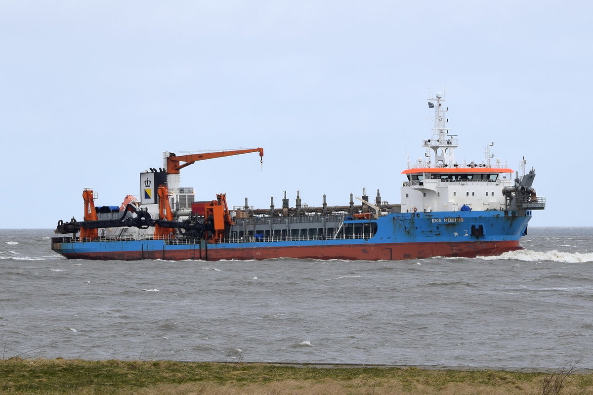 EKE MÖBIUS ,  Hopper Dredger , IMO  9524152 , Baujahr 2012 , 118.5 × 21m , 18.03.2017 Cuxhaven