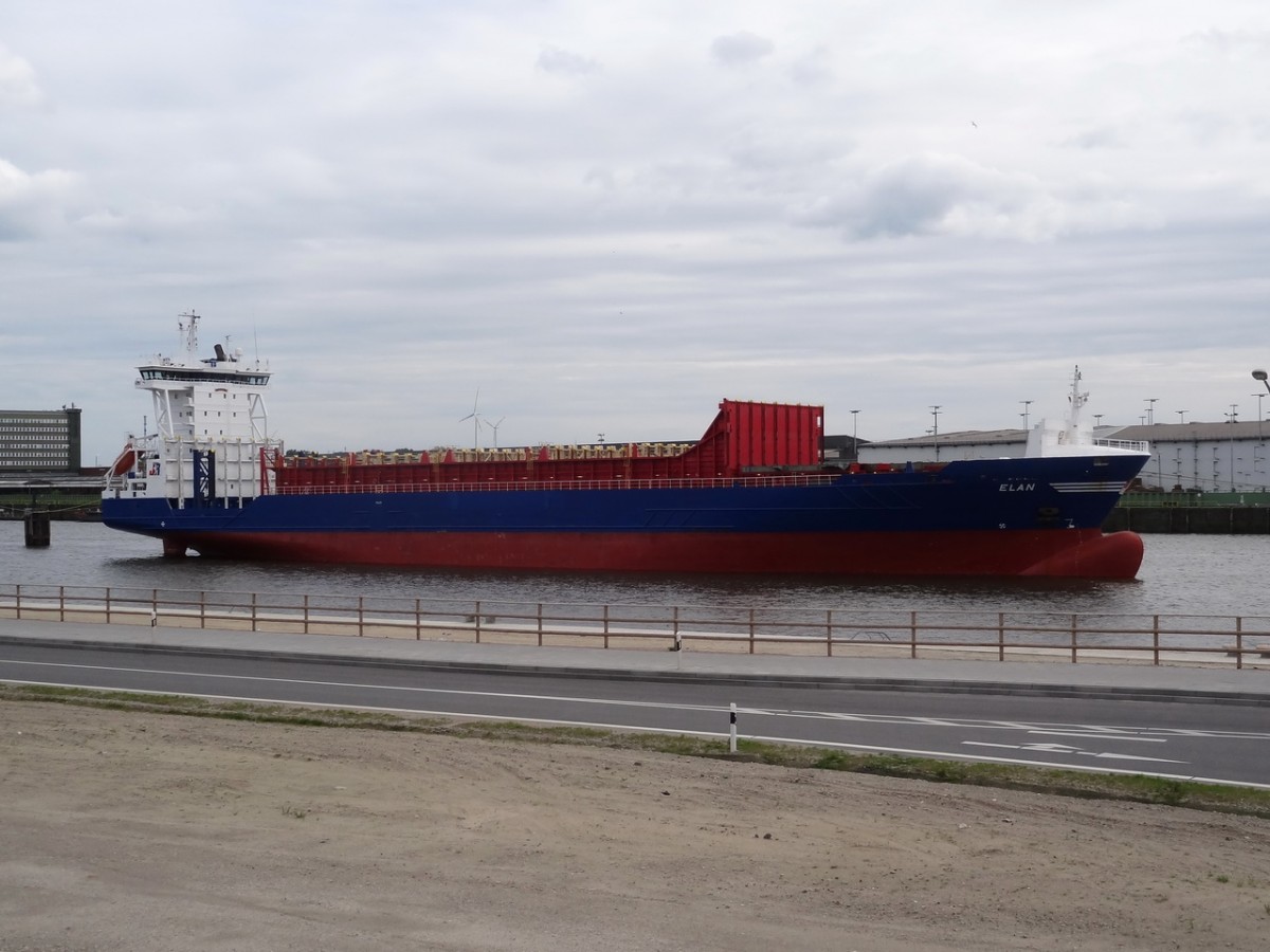 ELAN    Containerschiff   Hamburg-Hafen   02.05.2014