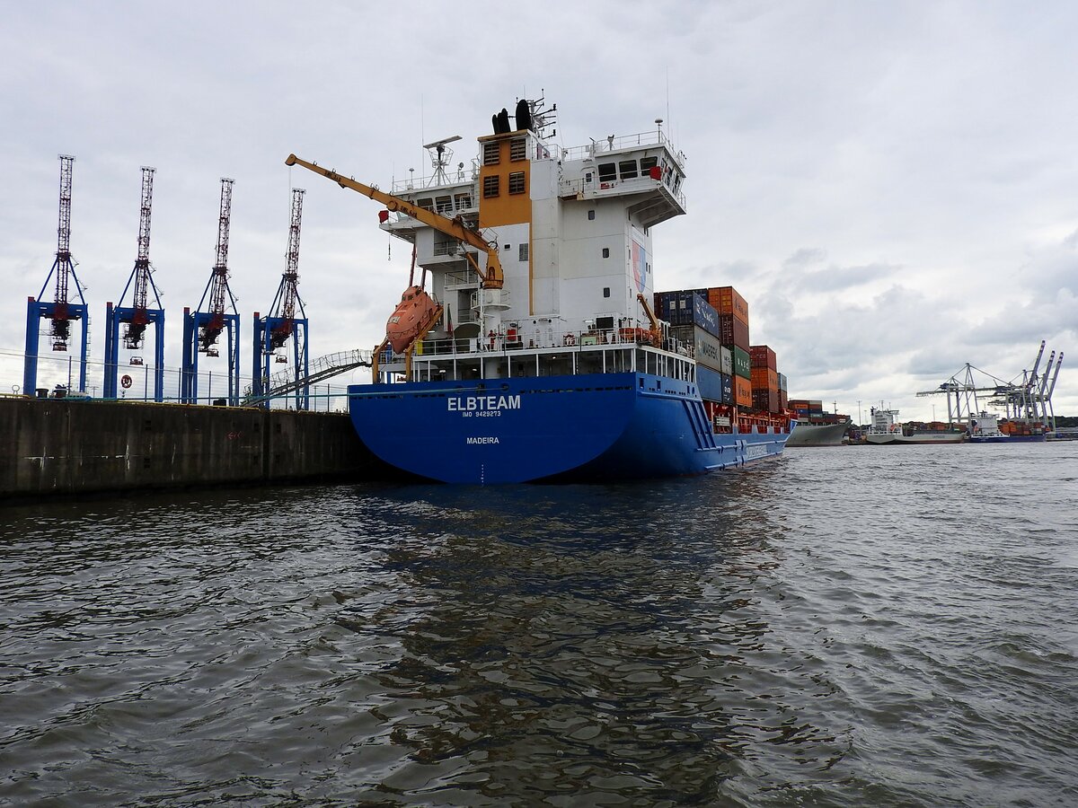 ELBTEAM (IMO-9429273; 141x24m; DWT12306t; Bj.2012) im Hafen von Hamburg; 220530
