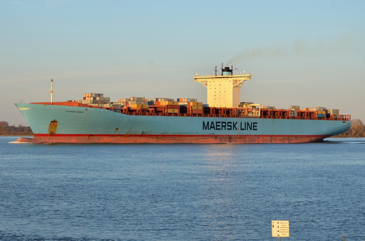 ELEONORA  MAERSK  Containerschiff  IMO 9321500  ,  Baujahr 2007  , Lühe 06.04.2015
398 x 56m  , TEU  15550
