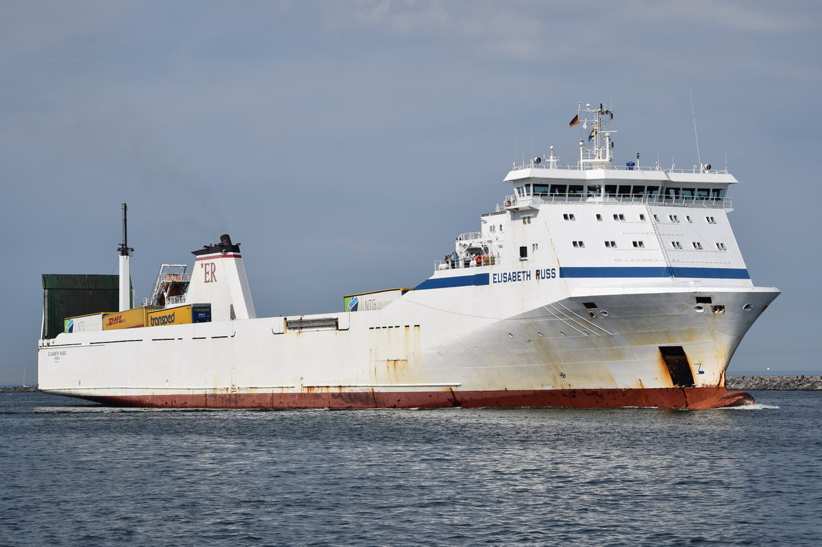 ELISABETH RUSS , Ro-Ro Cargo , IMO 9186429 , 153.4m × 20.6m Baujahr 1999 , 28.08.2016 Rostock-Warnemünde