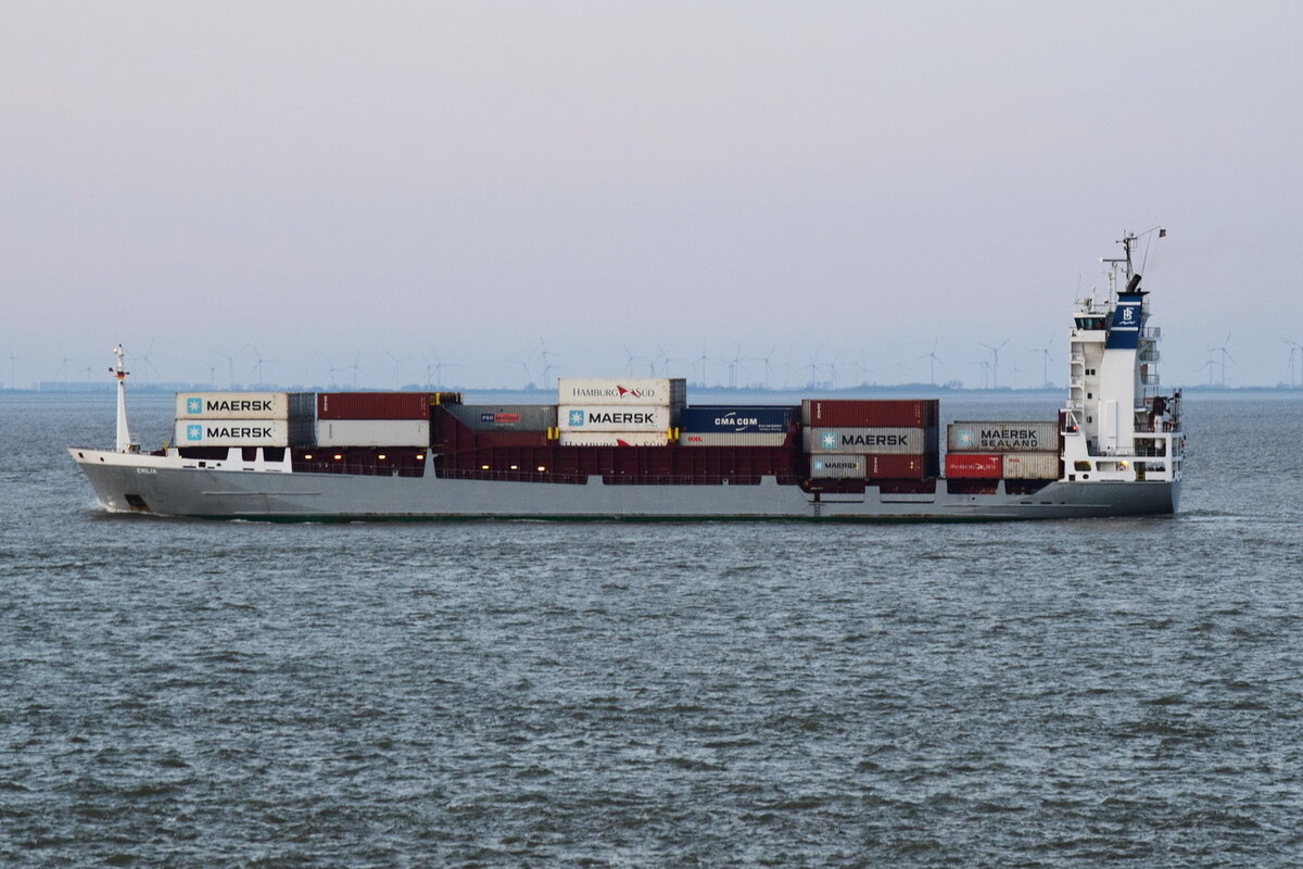 EMILIA , Feederschiff , IMO 9197521 , 121.88 x 18.2 m , Baujahr 1999 , 700TEU , 21.04.2022 , Cuxhaven