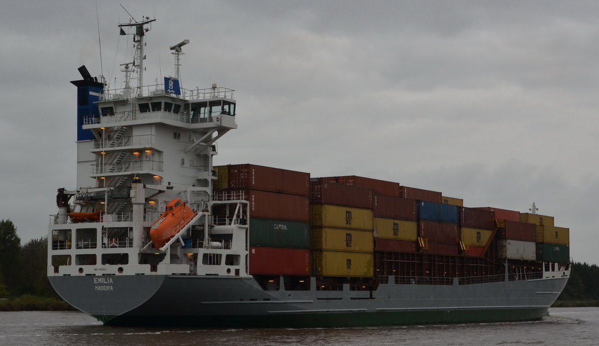 Emilia, Containerschiff,  IMO 9197521 Heimathafen Madeira am 04.10,17 bei Burg am NOK.