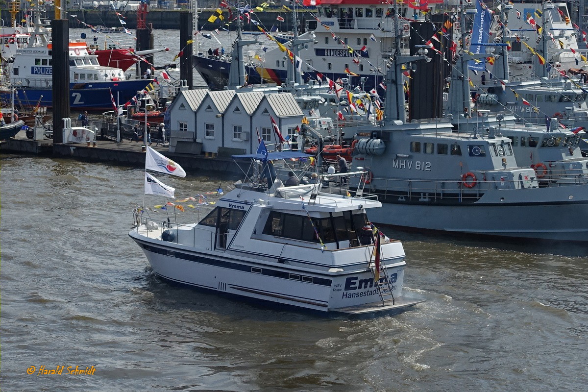 EMMA am 11.5.2019 (Hafengeburtstag: Hamburg, Elbe hinter der Überseebrücke / Kajüts-Motorjacht aus Tespe /