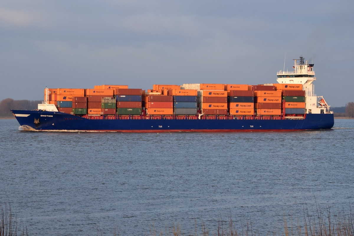 EMOTION , Feederschiff , IMO 9359258 , Baujahr 2008 , 170 x 25m , 1440 TEU  , Grünendeich  12.03.2016