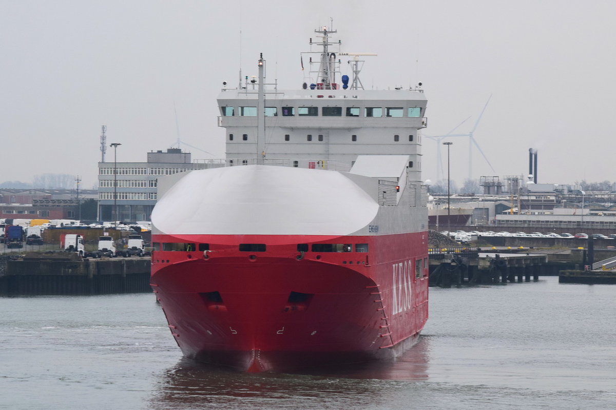 EMS HIGHWAY , Fahrzeugtransporter , IMO 9195133 , Baujahr 1999 , 80 × 16m , 20.12.2018 , Hafen Cuxhaven