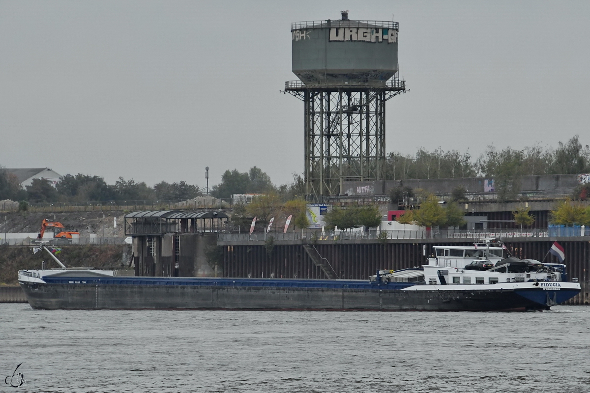Ende August 2022 war auf dem Rhein bei Duisburg das Gütermotorschiff FIDUCIA (ENI: 04009830) zu sehen.