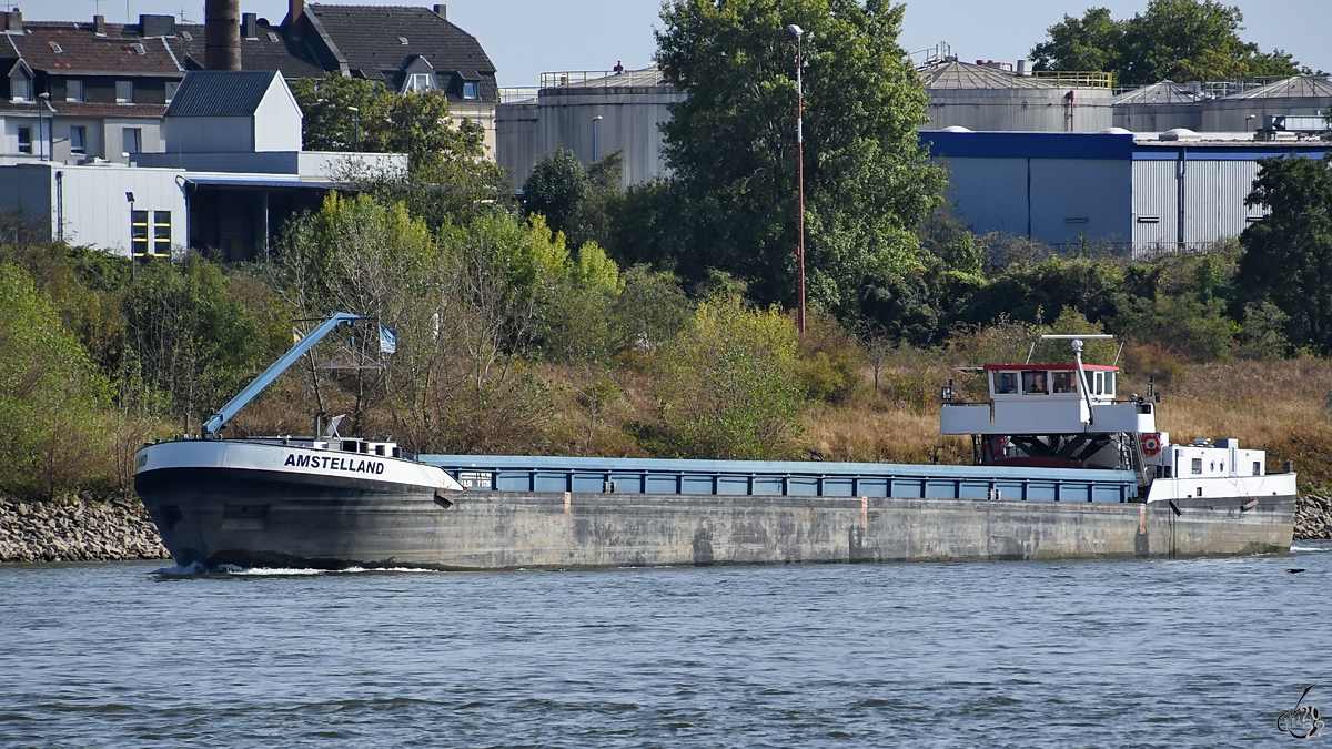 Ende August 2022 war auf dem Rhein bei Duisburg das Gütermotorschiff AMSTELLAND (ENI: 02328593) zu sehen.