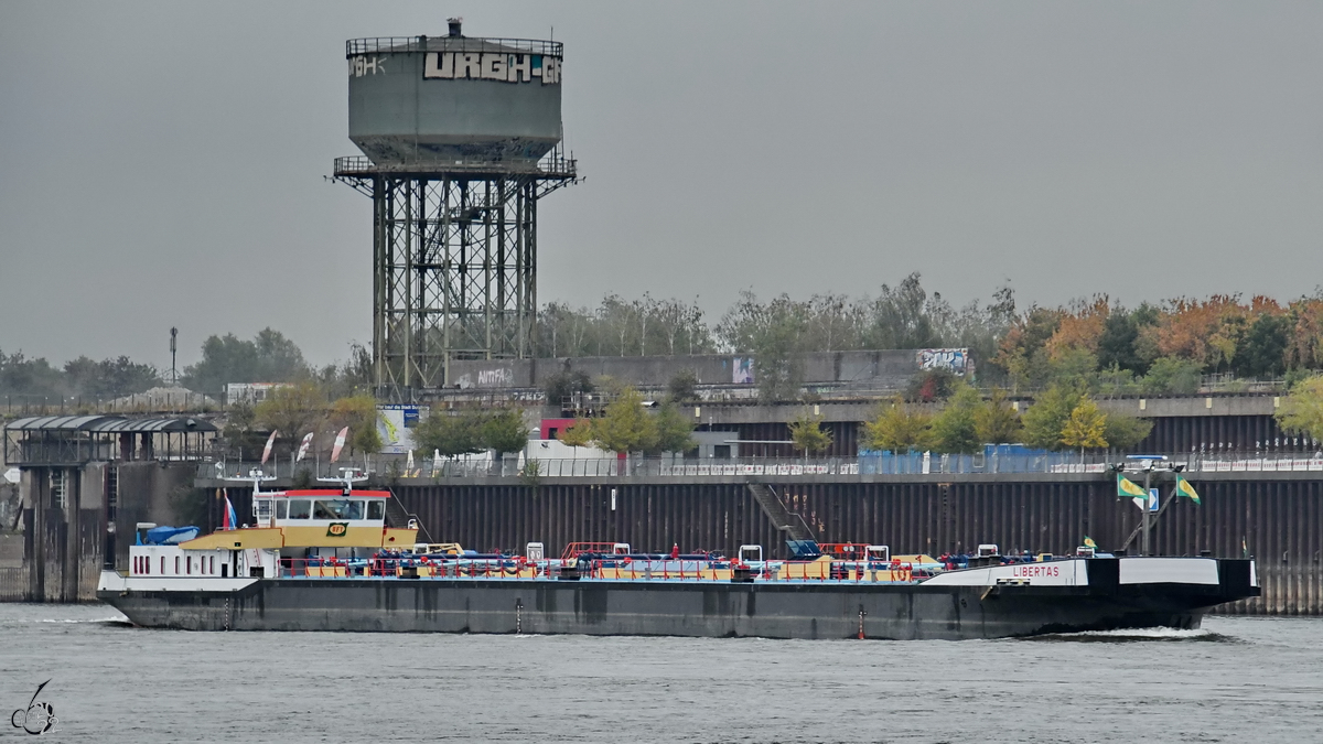Ende August 2022 war in Duisburg das Tankmotorschiff LIBERTAS (ENI: 08023110) zu sehen. 