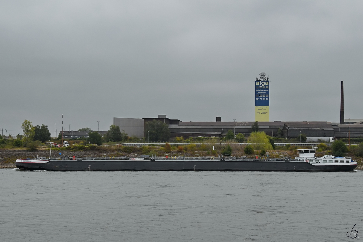 Ende August 2022 war in Duisburg das Tankmotorschiff RP DORDRECHT (ENI: 02335652) zu sehen.