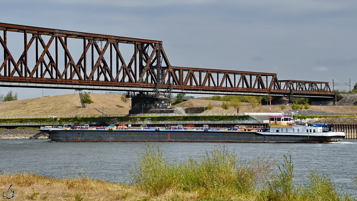 Ende August 2022 war in Duisburg das Tankmotorschiff LIBERTAS (ENI: 08023110) zu sehen.