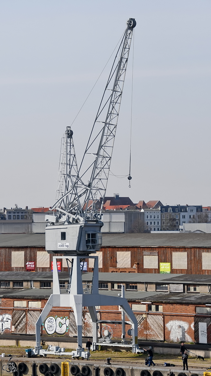 Ende März 2022 habe ich diesen alten Hafenkran in Lübeck abgelichtet.