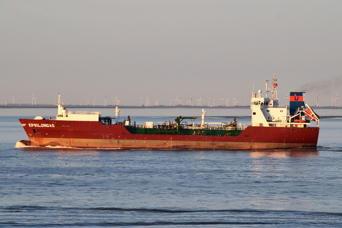 EPSILONGAS , LPG Tanker , IMO 9202039 , Baujahr 2000 , 107.86 x 16.8 m , 18.04.2022 , Cuxhaven