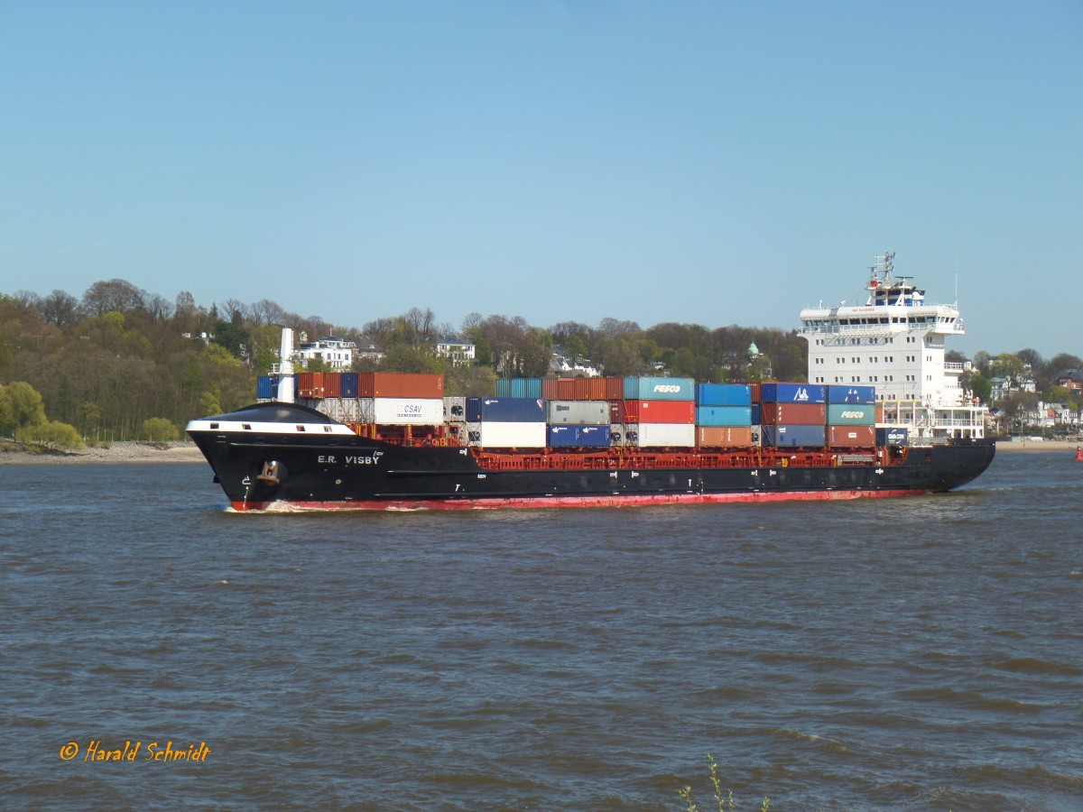 E.R. VISBY (IMO 9448695) am 21.4.2015, Hamburg auslaufend, Elbe Höhe Bubendeyufer /

Exname: TITIAN (2012-03.2013)

Feederschiff / BRZ 12.514  / Lüa 158 m, B 23,8 m, Tg 8,6 m / 1 Diesel, Wärtsilä 6RT-FLEX50-B (Lizenz HITACHI), 9.960 kW, 13.546 PS, 19 kn / ges. 1.084 TEU, 250 Reefer / gebaut 2012 bei Nanjing Wujiazui Shipbuilding, Nanjing, China / Eigner+Manager: E.R. Schiffahrt Hamburg, Flagge: Monrovia /

