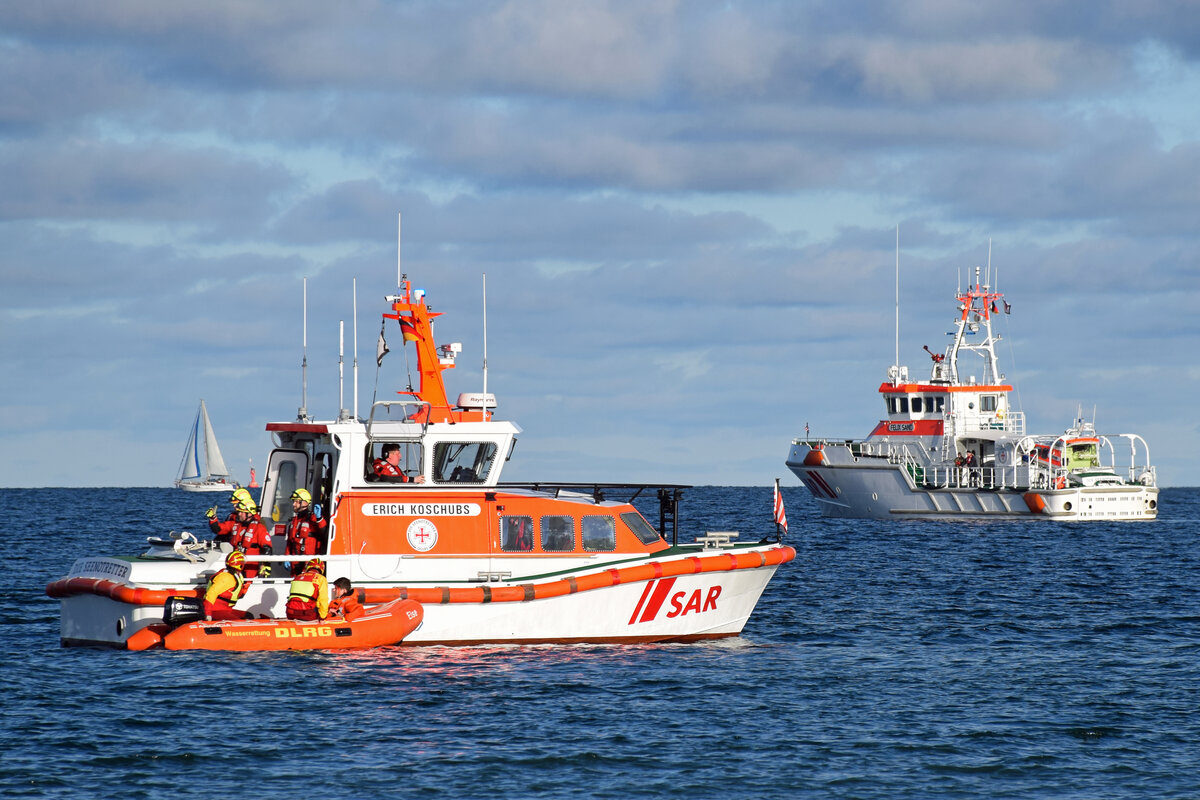 ERICH KOSCHUBS und FELIX SAND der DGzRS am 04.02.2023 in der Ostsee vor Lübeck-Travemünde. 