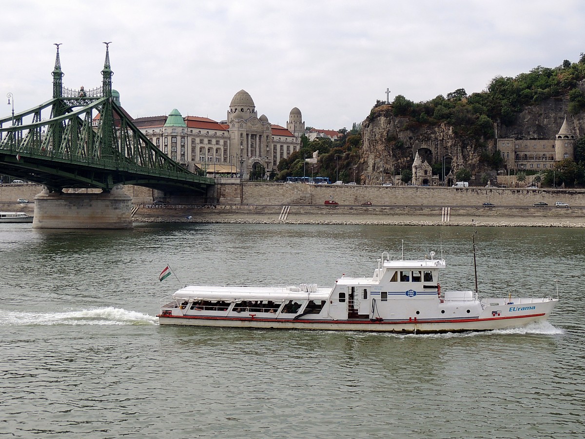 EUrama(8601630; L=24; B=4,4; 40t; 192PS; Bj.1959)absloviert im Bereich der Freiheitsbrcke in Budapest eine Rundfahrt; 130827