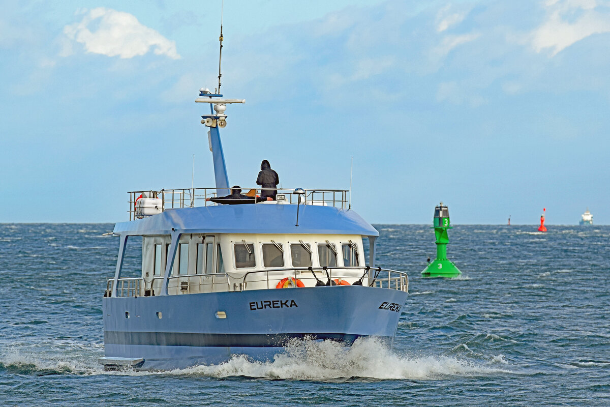 EUREKA, hauptsächlich für Seebestattungen eingesetzt, am 15.01.2023 in der Ostsee vor Lübeck-Travemünde